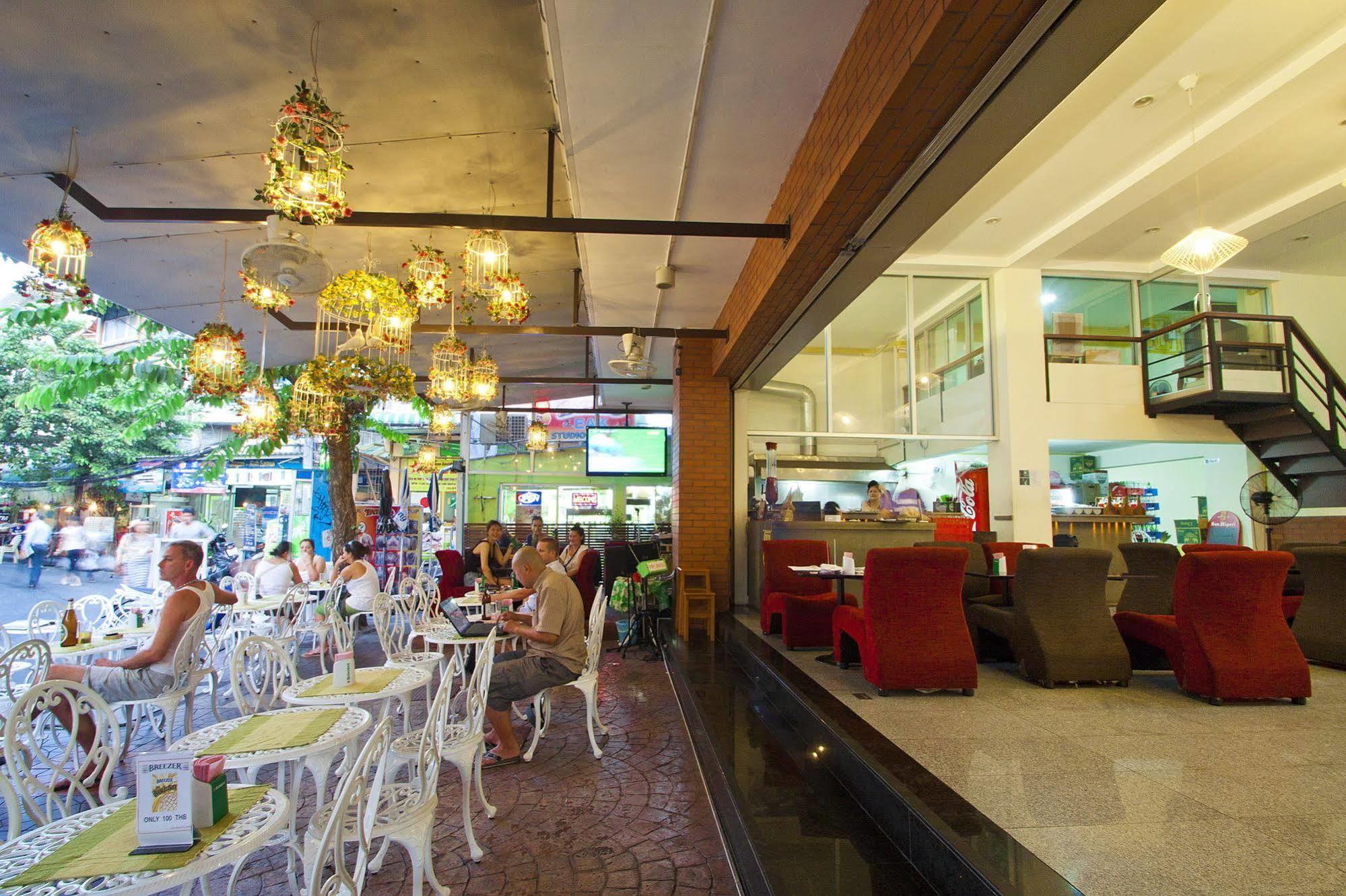 Sakul House Hostel Bangkok Buitenkant foto