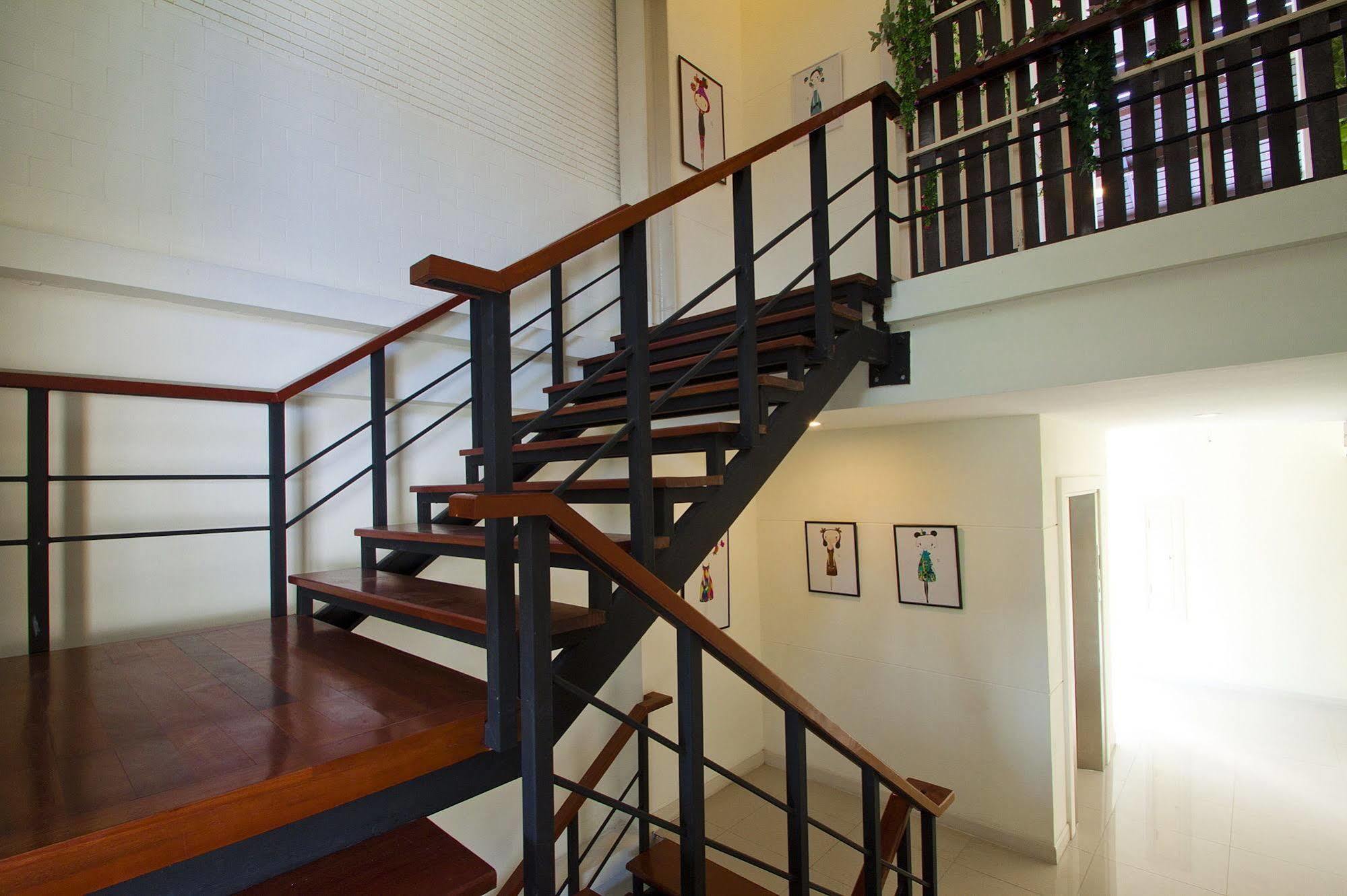 Sakul House Hostel Bangkok Buitenkant foto