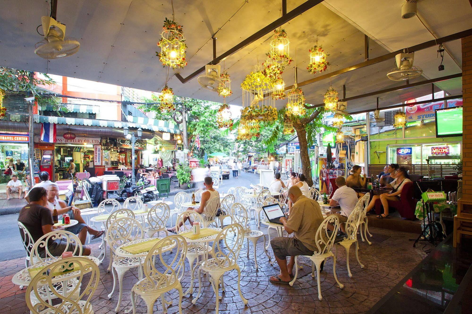 Sakul House Hostel Bangkok Buitenkant foto